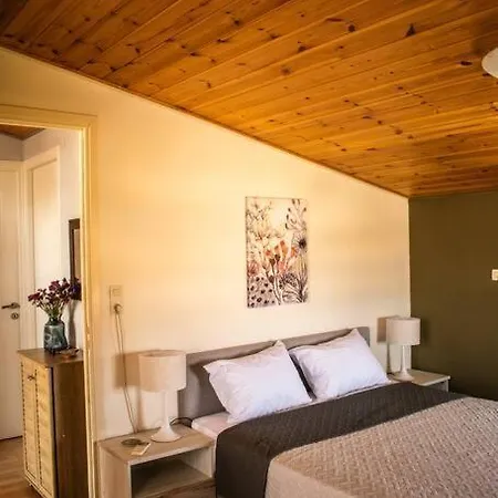 Rooftop With Sea View In * העיירה רתימנו